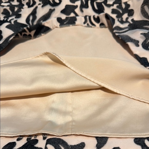 Tahari Arthur S. Levine Black and Cream Mini Cocktail Dress 8 - Picture 15 of 15